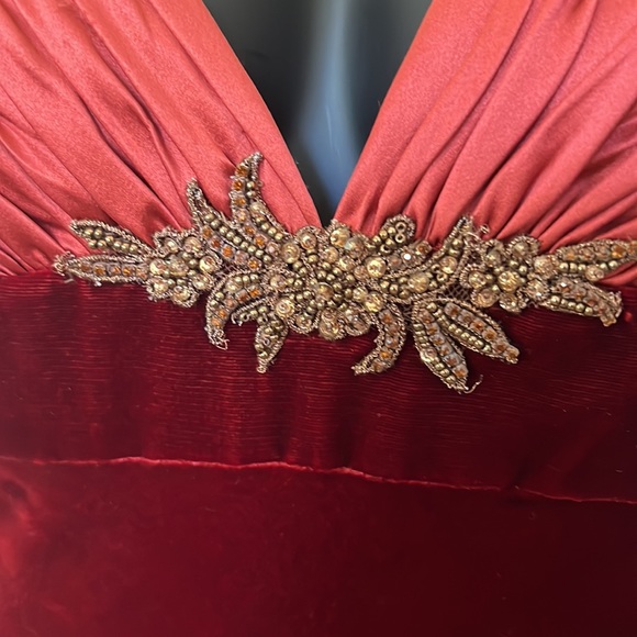 Badgley Mischka Evening gown. Simply Exquisitely! - Picture 3 of 9